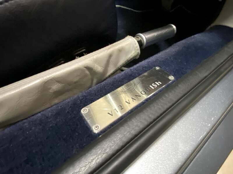 Image 38/50 of Aston Martin V12 Vanquish (2003)