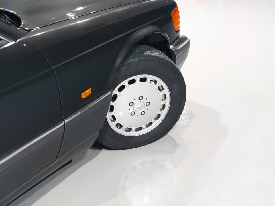 Bild 11/37 von Mercedes-Benz 560 SEC (1990)