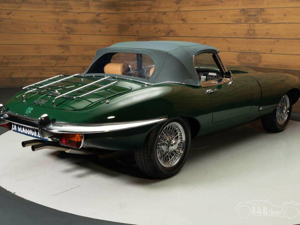 Image 8/19 of Jaguar E-Type (1970)