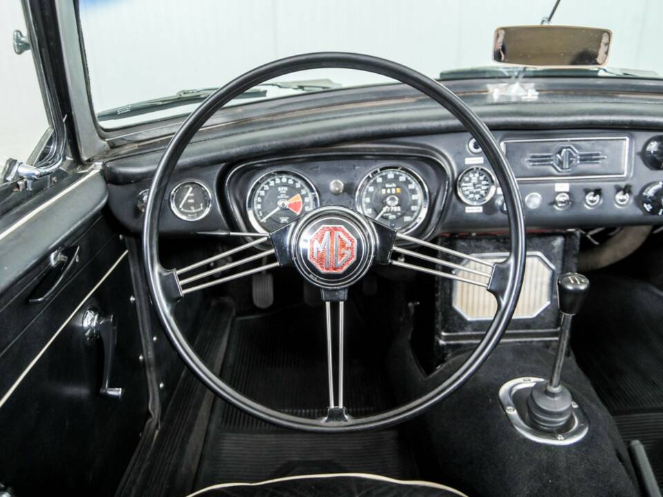 Afbeelding 8/50 van MG MGB (1965)
