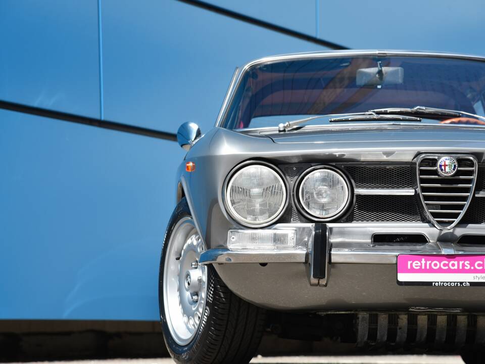 Image 13/24 of Alfa Romeo 1750 GT Veloce (1971)