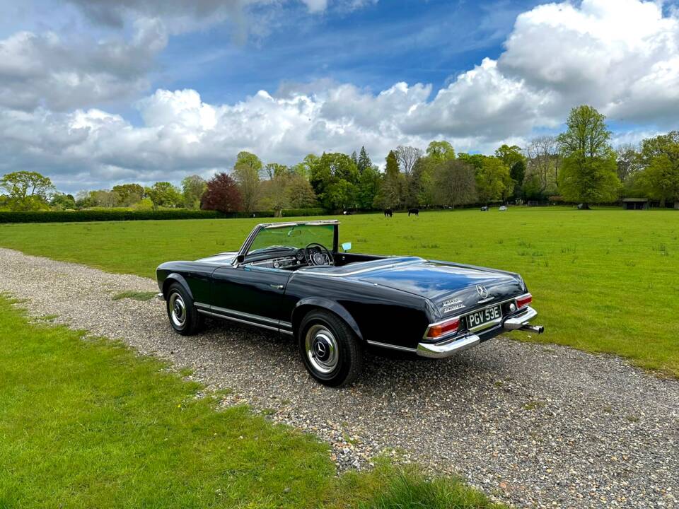 Image 11/55 of Mercedes-Benz 230 SL (1967)