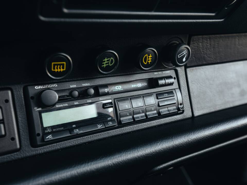 Bild 29/39 von Porsche 911 Carrera 4 (1993)