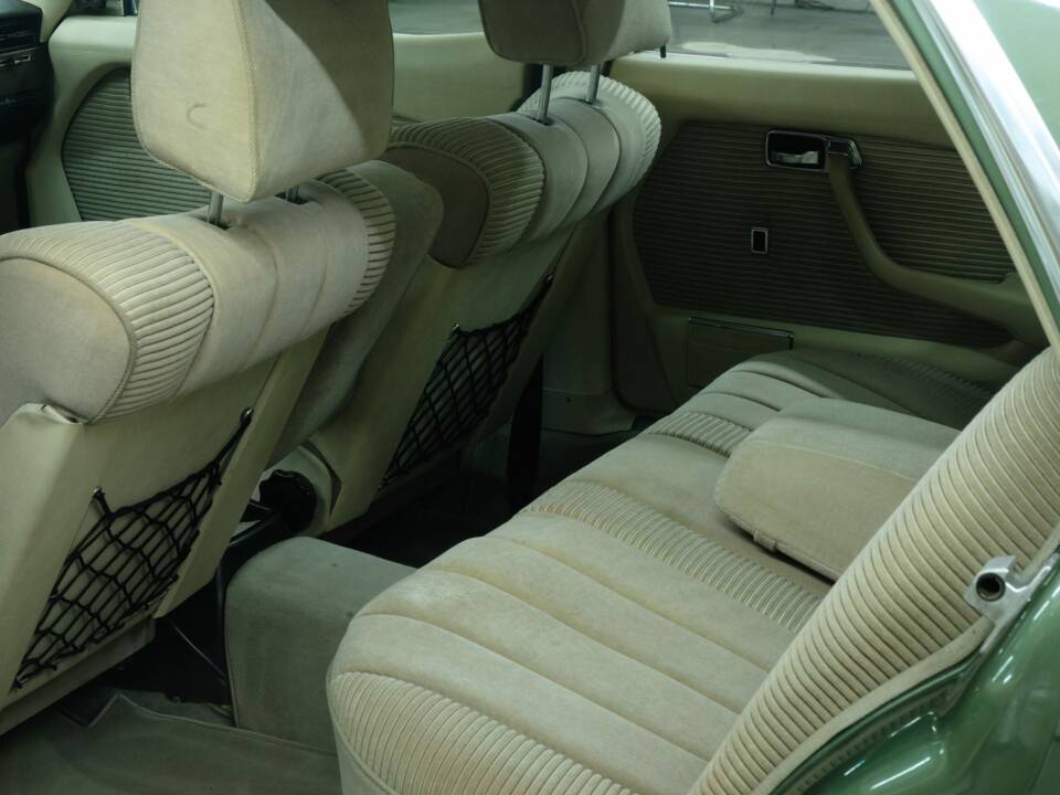 Image 20/50 de Mercedes-Benz 450 SEL 6,9 (1975)