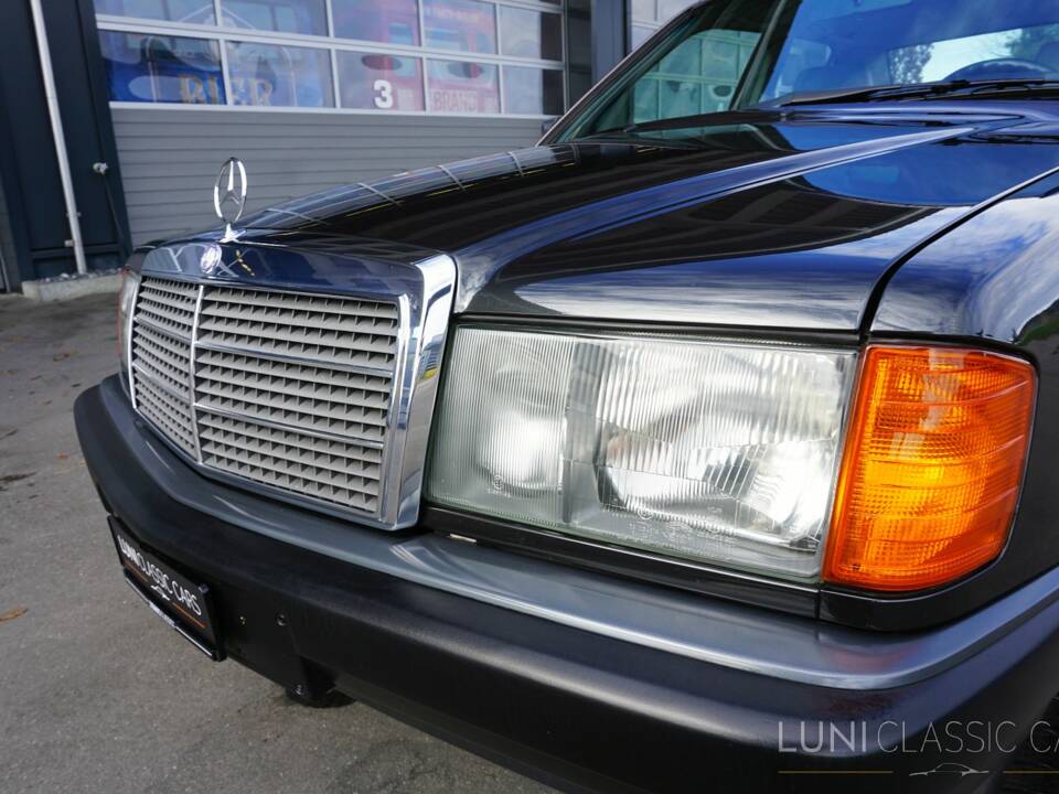 Immagine 15/47 di Mercedes-Benz 190 E 2.3 (1992)