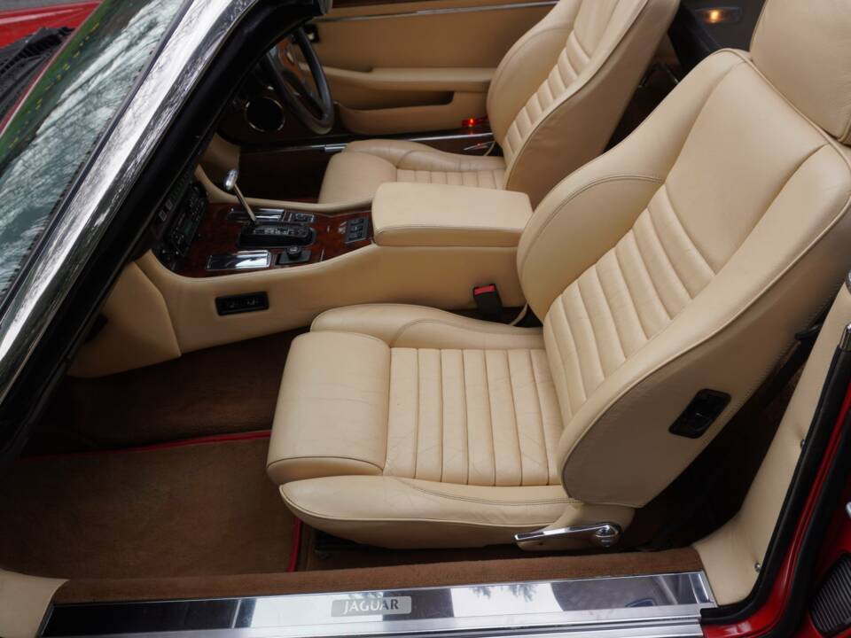 Image 12/20 of Jaguar XJS 5.3 V12 (1989)
