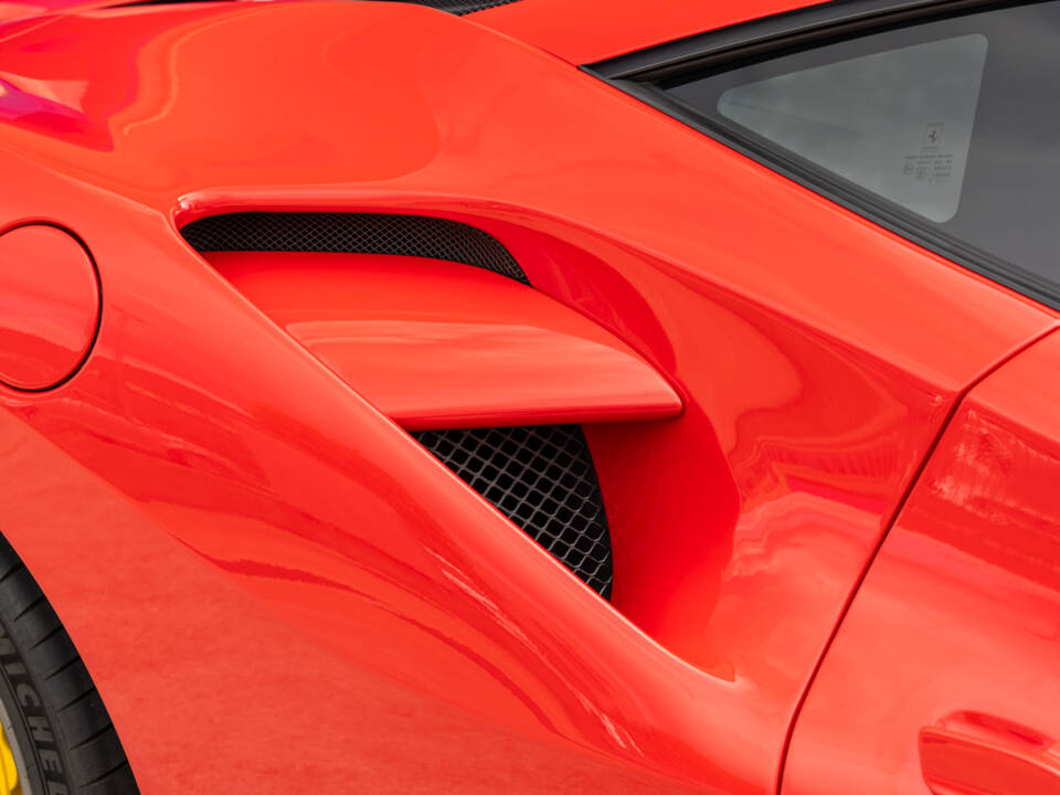 Immagine 16/85 di Ferrari 488 GTB (2015)