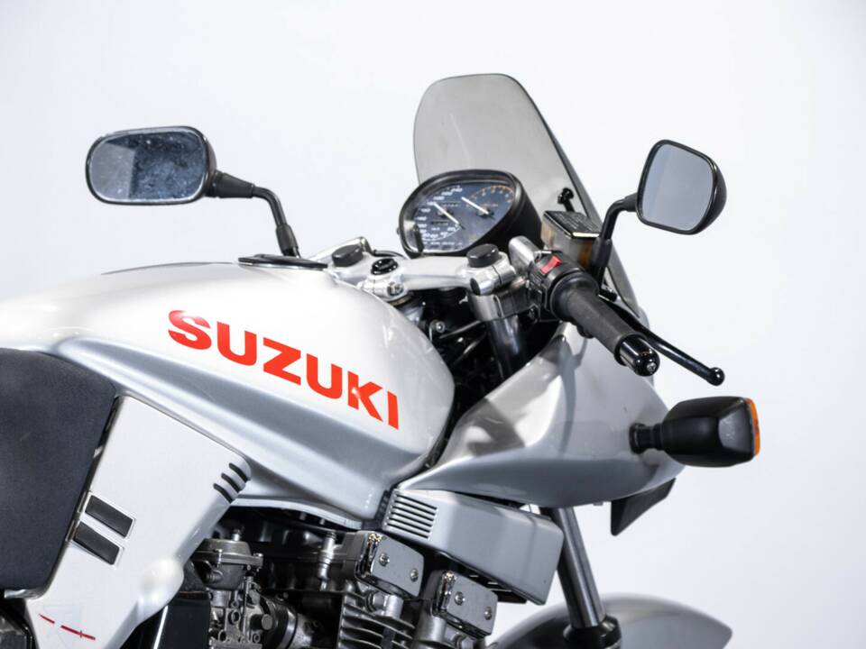 Afbeelding 15/35 van Suzuki GSX 1100 SZ Katana (1983)