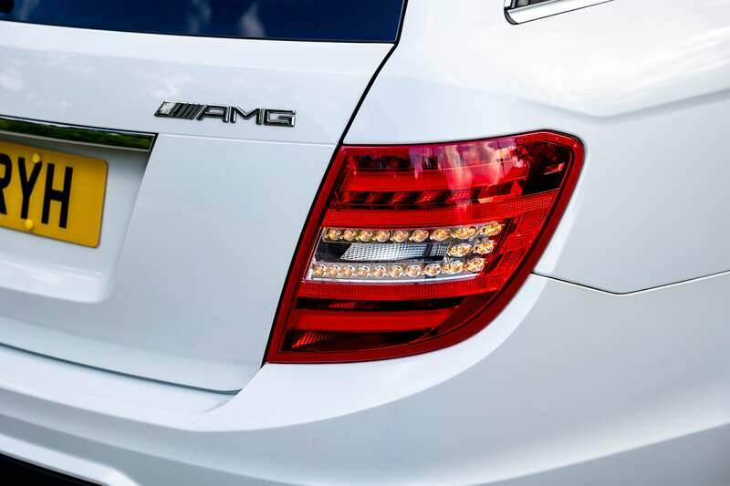 Image 33/50 of Mercedes-Benz C 63 AMG T (2013)