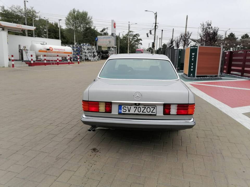 Image 5/8 de Mercedes-Benz 380 SE (1984)