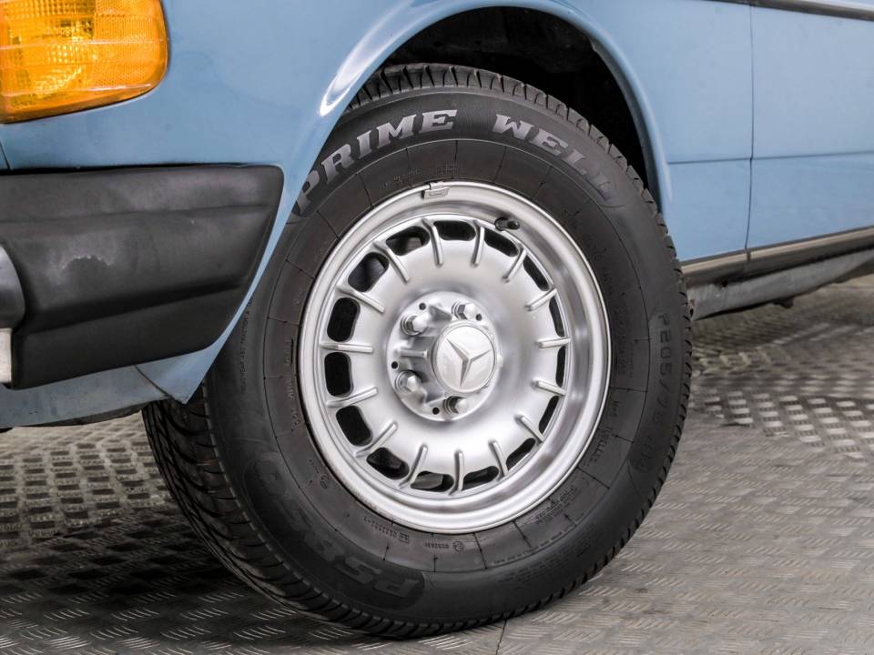 Bild 4/50 von Mercedes-Benz 300 D Turbodiesel (1982)