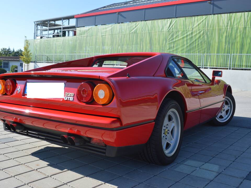 Image 4/6 de Ferrari 328 GTB (1986)