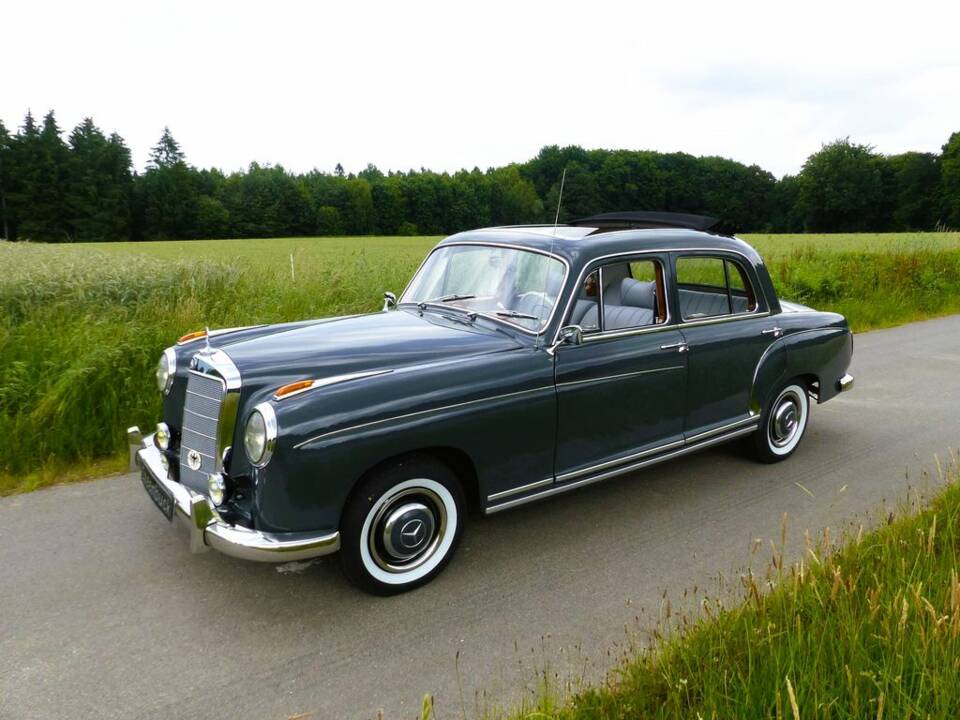 Mercedes-Benz 220 S Limousine 63 kW/85 PS (W 180)
