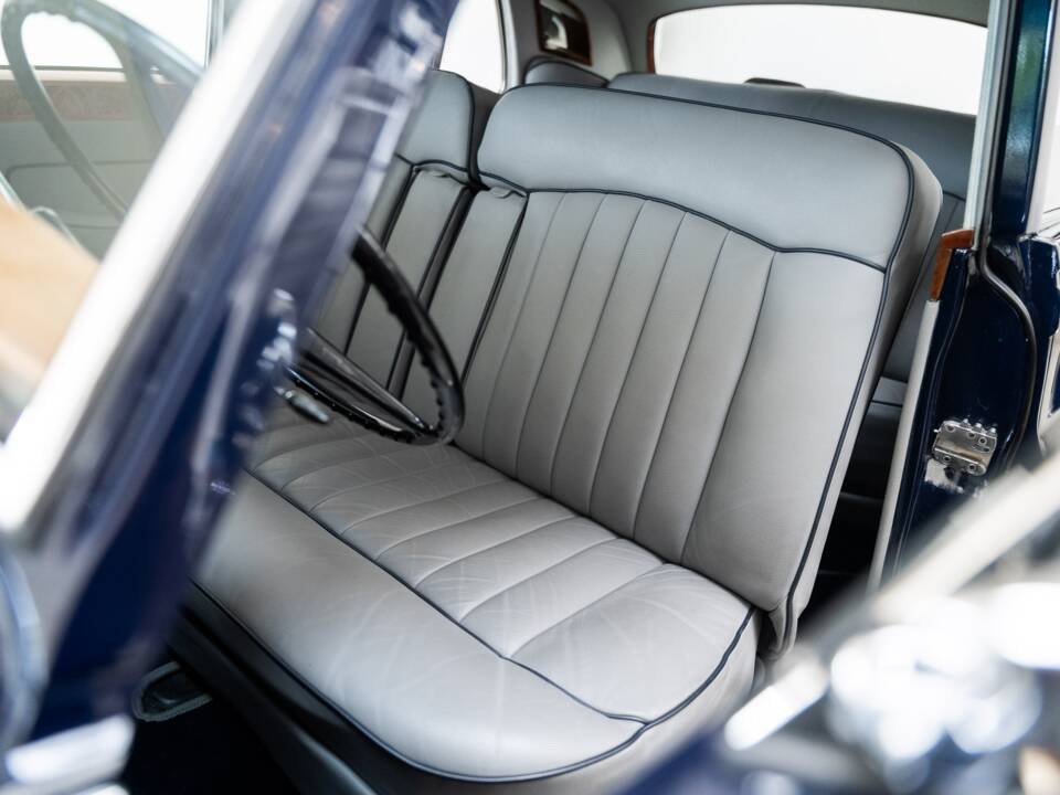 Image 18/40 of Rolls-Royce Silver Cloud II (1960)