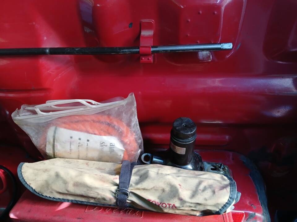 Bild 30/34 von Toyota Hilux (1988)