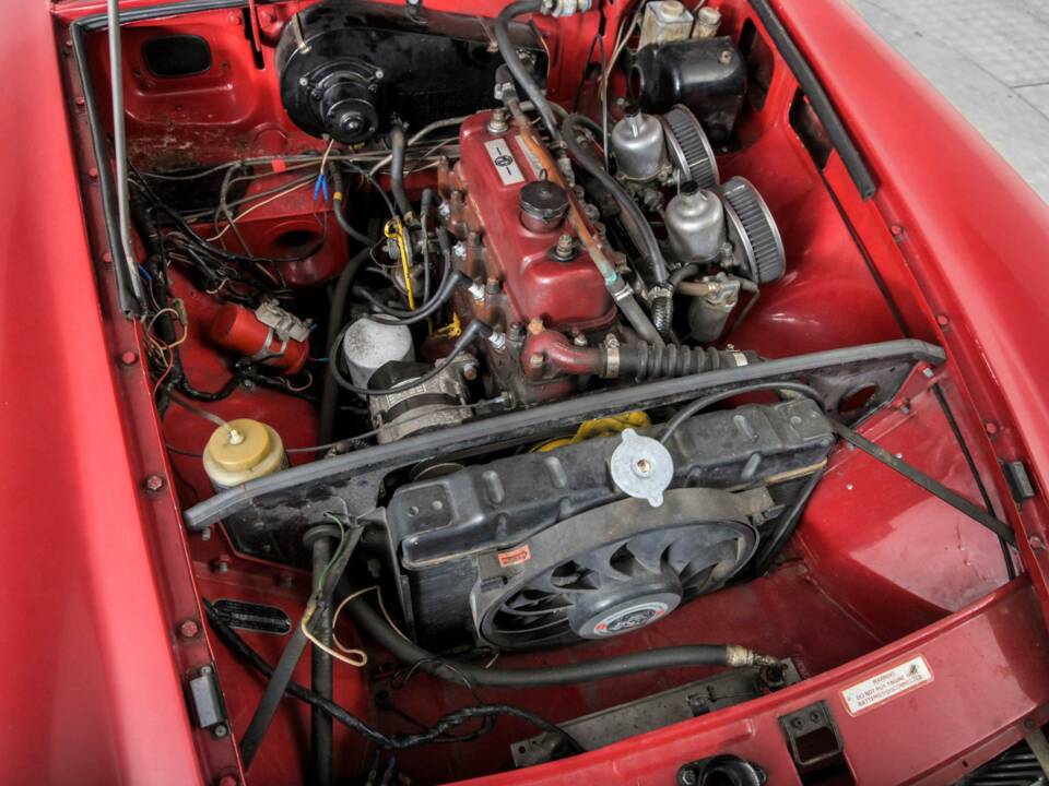Image 37/50 of MG MGB GT (1967)