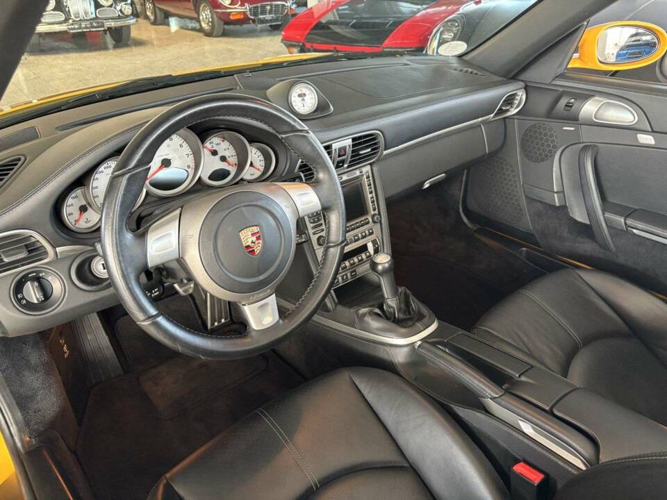 Bild 11/30 von Porsche 911 Carrera 4S (2005)