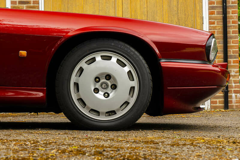 Image 39/50 of Jaguar XJS 6.0 (1993)