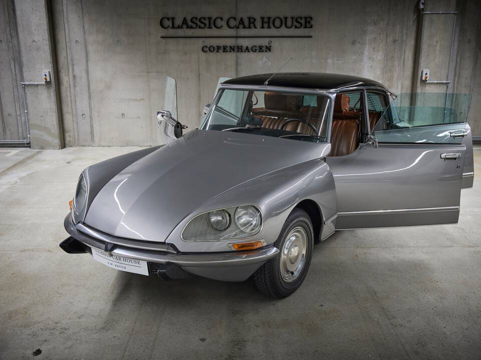 Image 2/92 of Citroën DS 23 Pallas (1975)
