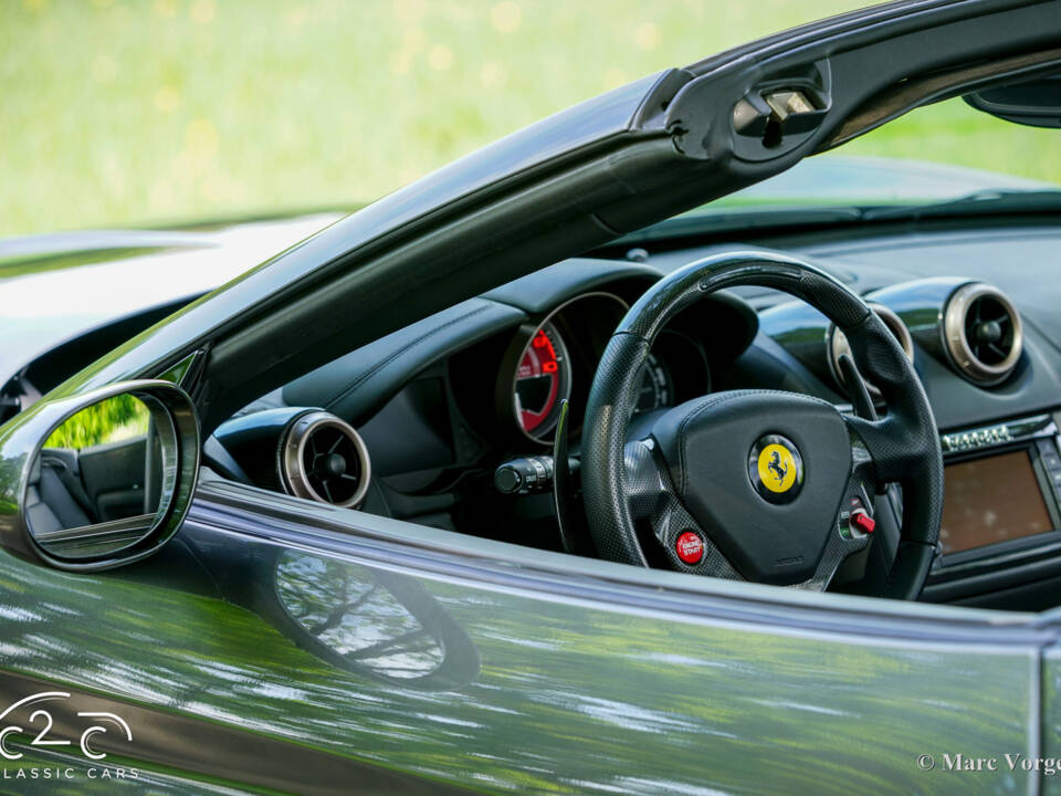 Image 44/85 de Ferrari California (2010)