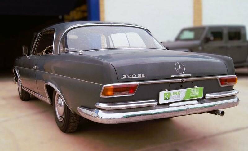 Imagen 2/9 de Mercedes-Benz 220 SE b (1962)