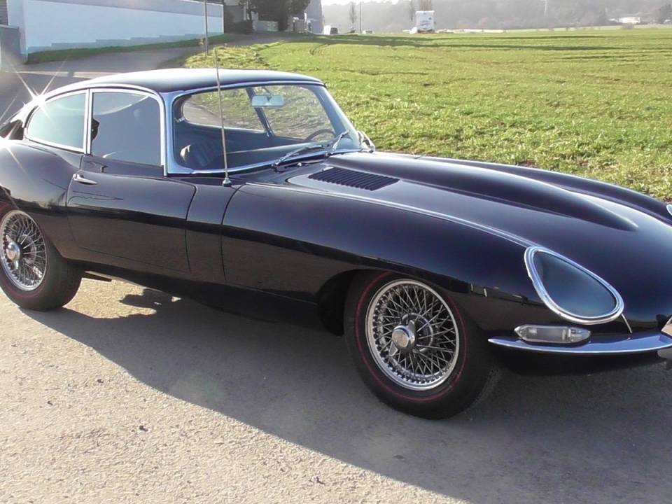 Image 7/50 of Jaguar E-Type (1967)