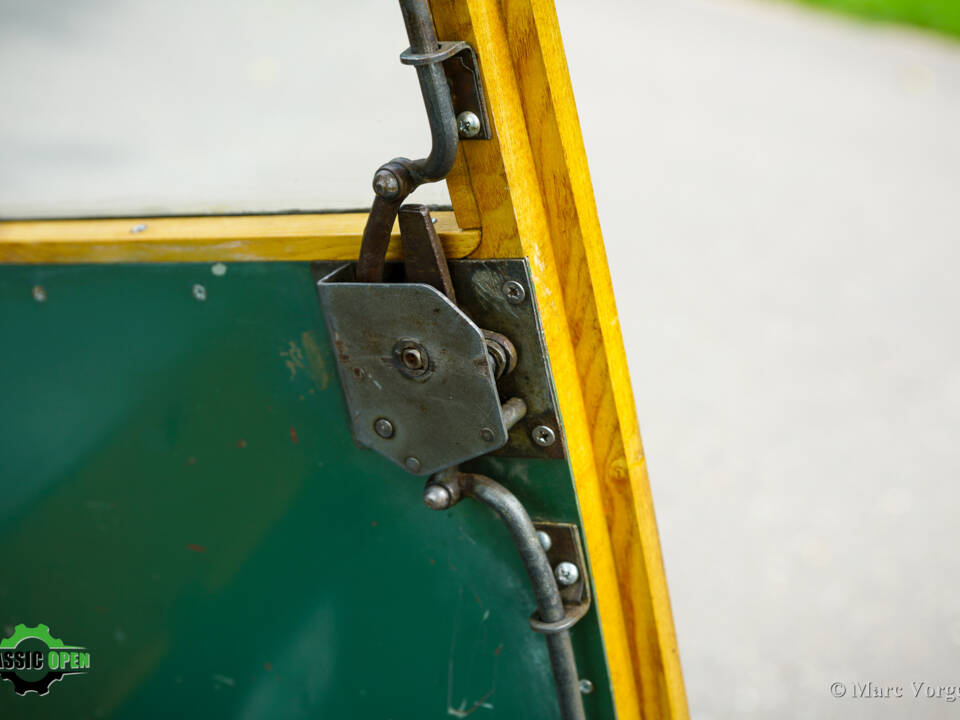 Image 36/43 of Morris Minor 1000 Traveller (1965)