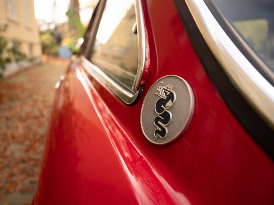 Image 12/28 of Alfa Romeo 2000 GT Veloce (1972)