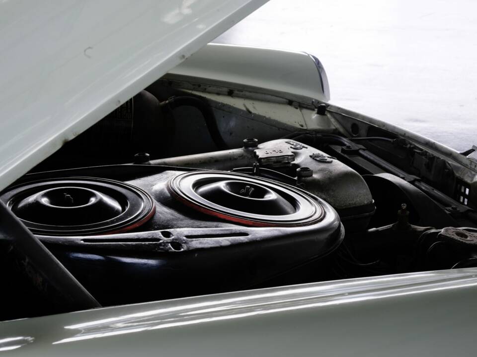 Image 37/48 of Alfa Romeo 2600 Berlina (1962)