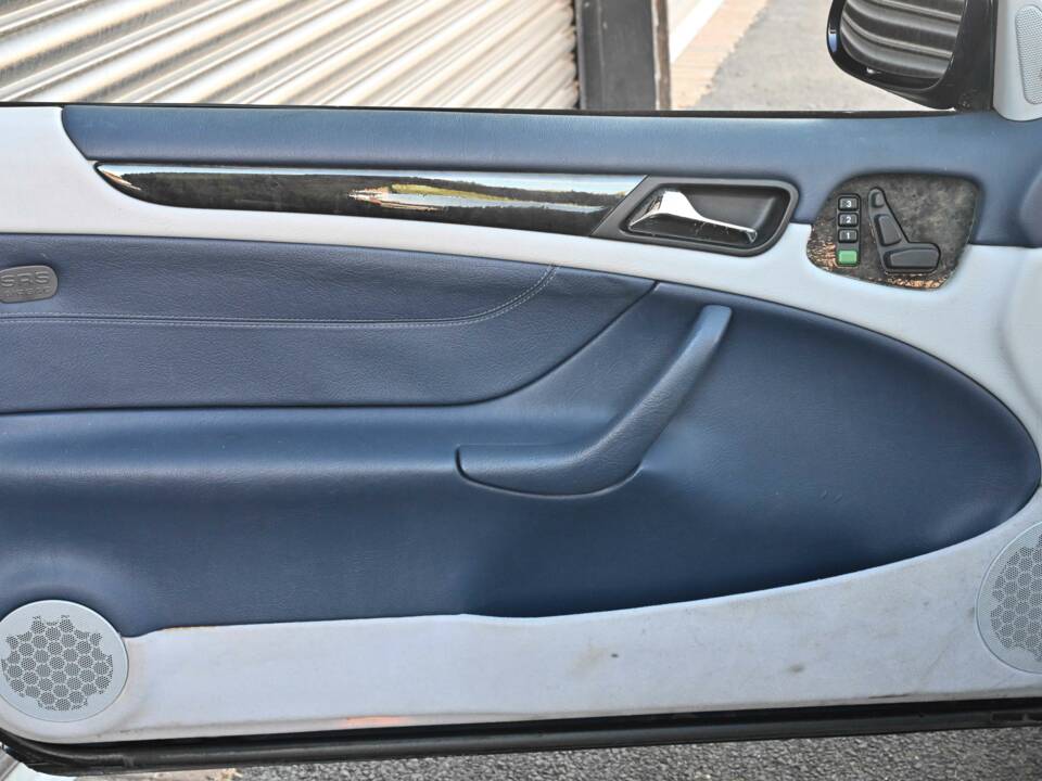 Image 21/50 of Mercedes-Benz CLK 230 Kompressor (2002)
