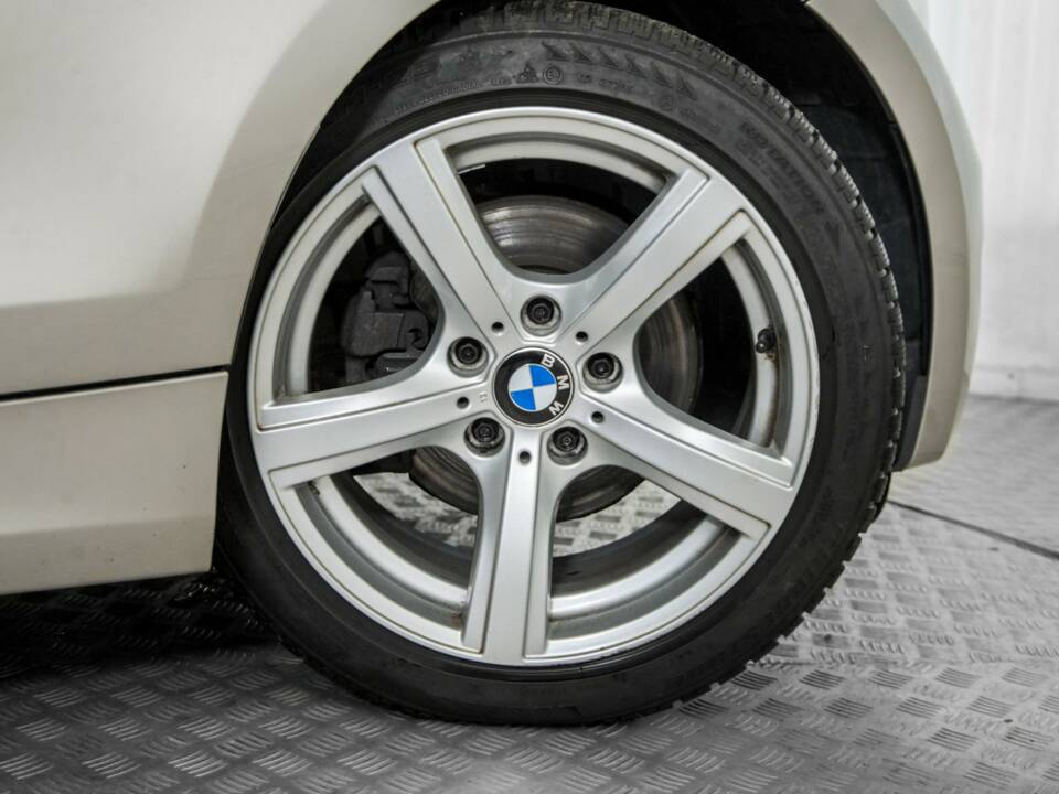 Immagine 46/50 di BMW 125i (2011)