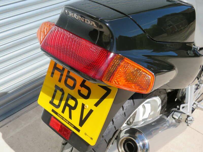 Image 41/44 de Honda VFR 750F (1991)