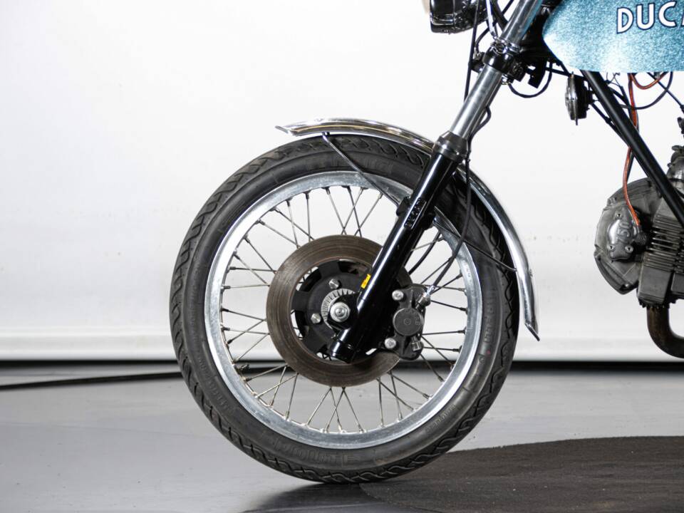 Image 22/50 of Ducati 750 GT (1972)