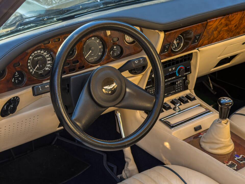 Afbeelding 14/22 van Aston Martin V8 Vantage X-Pack (1987)