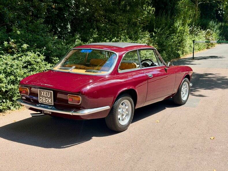 Image 29/48 of Alfa Romeo Giulia 1600 GT Junior (1972)