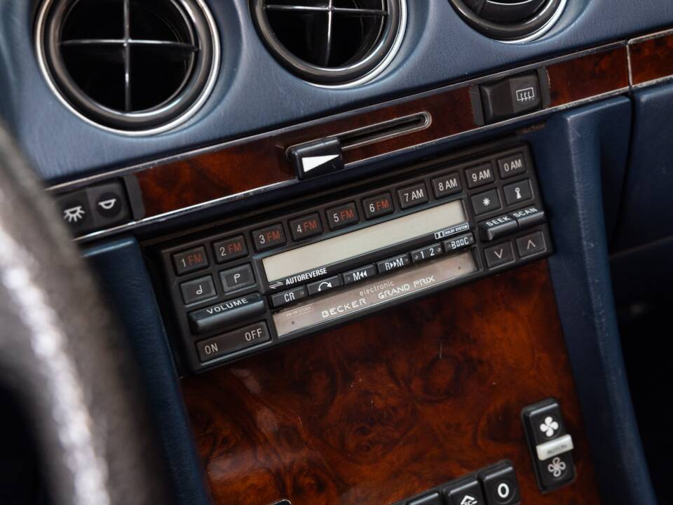 Image 15/35 de Mercedes-Benz 500 SL (1984)