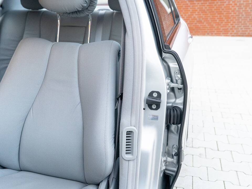 Image 22/45 of Mercedes-Benz S 55 AMG (2000)