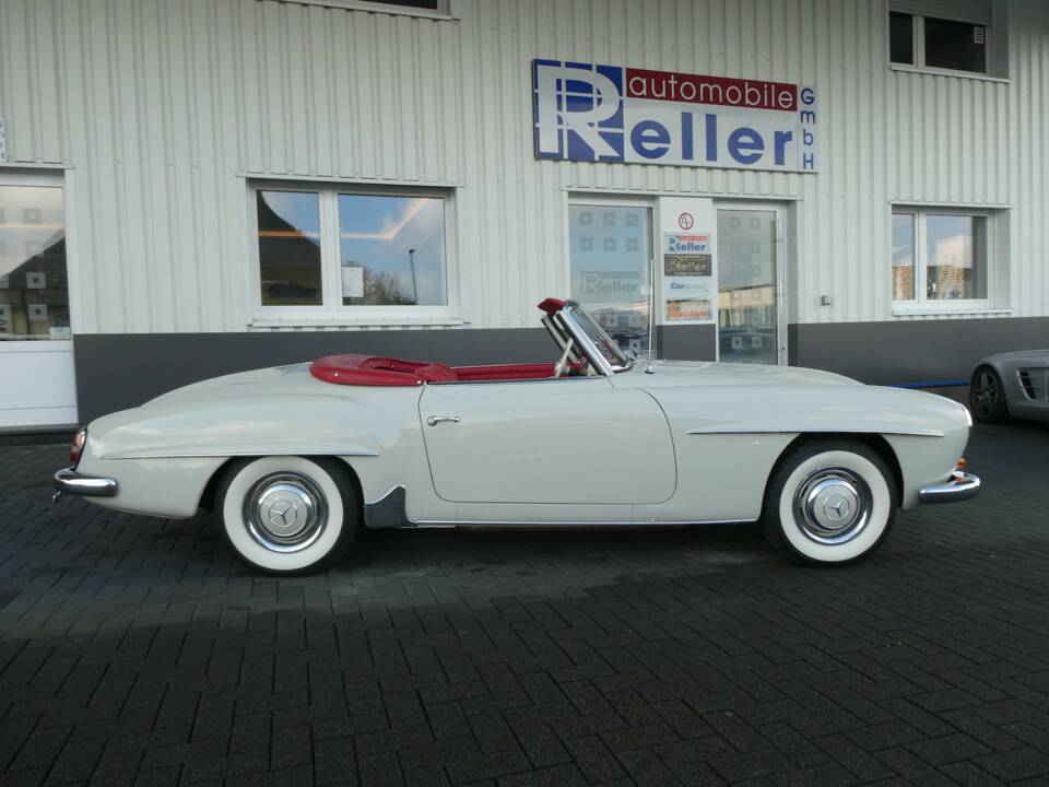 Image 8/27 of Mercedes-Benz 190 SL (1961)