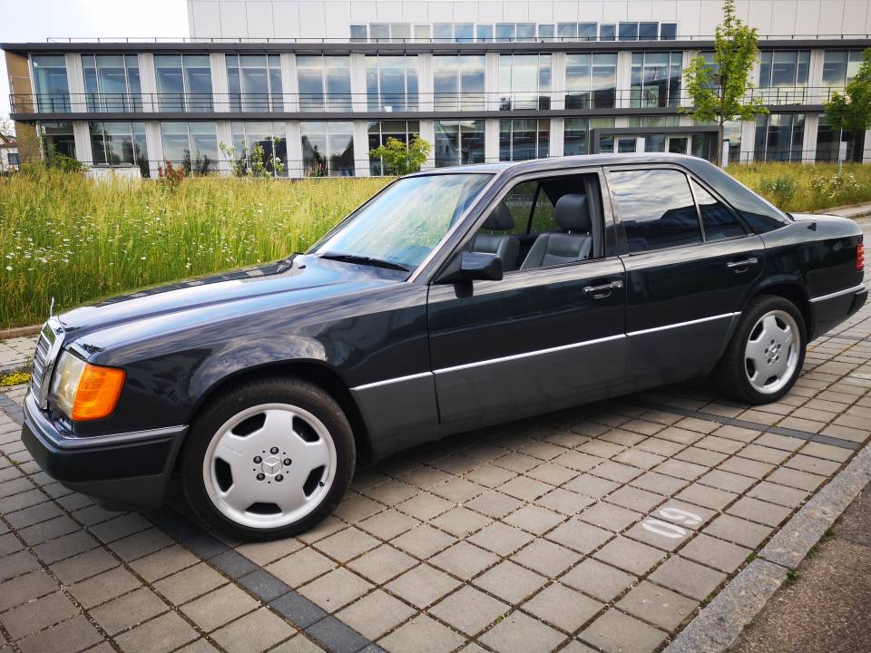 Image 3/48 de Mercedes-Benz 400 E (1993)