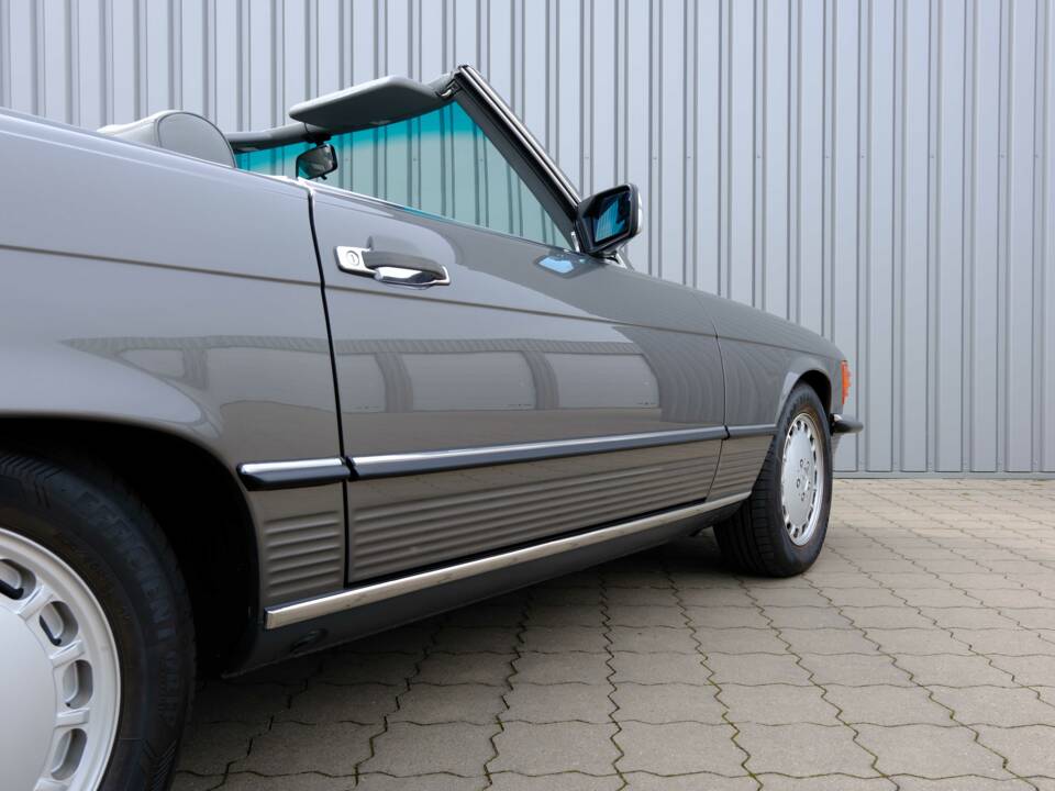 Image 90/97 de Mercedes-Benz 560 SL (1987)