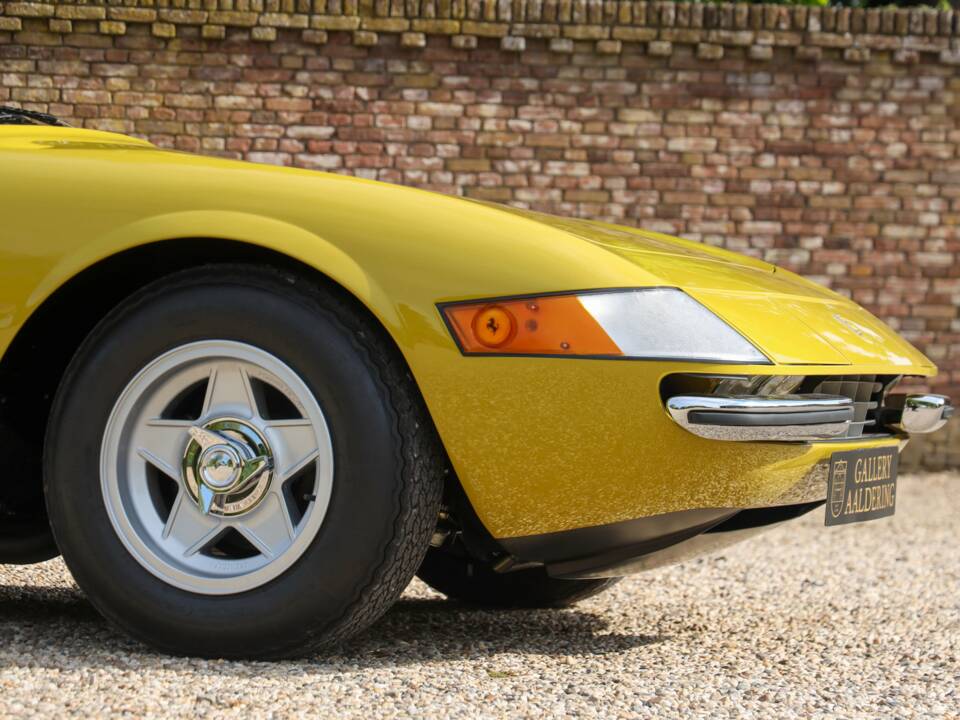 Obraz 39/50 pojazdu Ferrari 365 GTB/4 Daytona (1971)