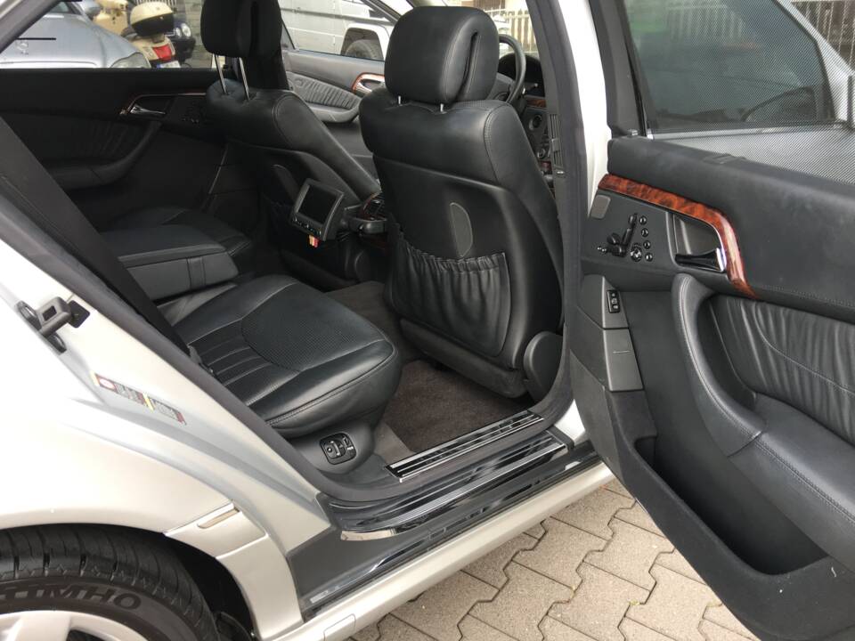Immagine 18/38 di Mercedes-Benz S 55 AMG (2003)