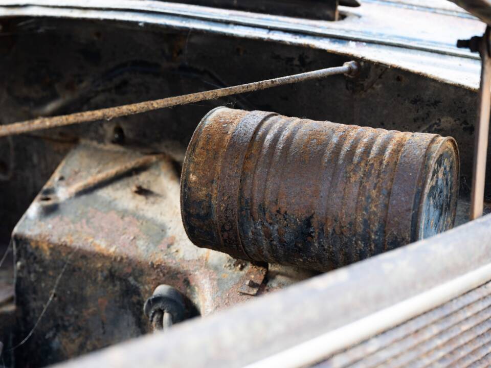 Image 125/134 of Ford V8 (1937)