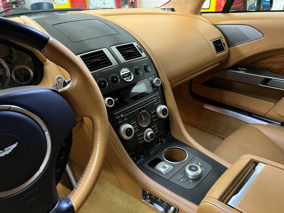 Imagen 9/17 de Aston Martin Rapide (2011)
