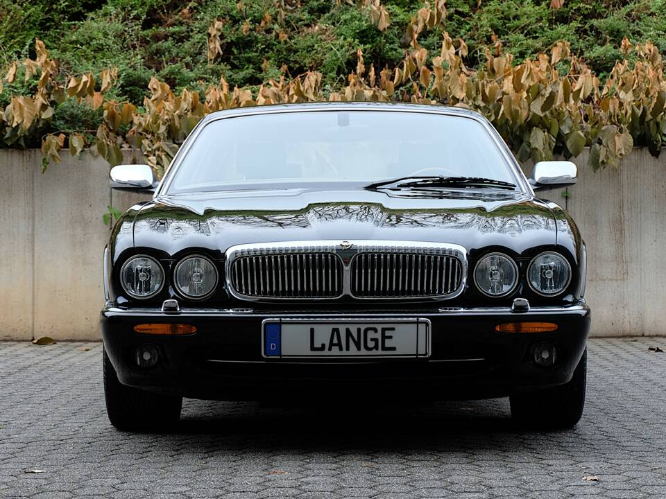 Image 2/60 de Daimler Super V8 (2000)