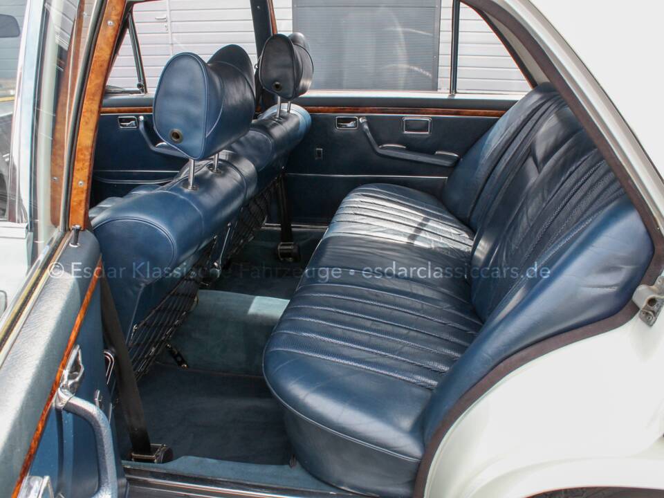 Image 20/35 de Mercedes-Benz 300 SEL 3.5 (1971)