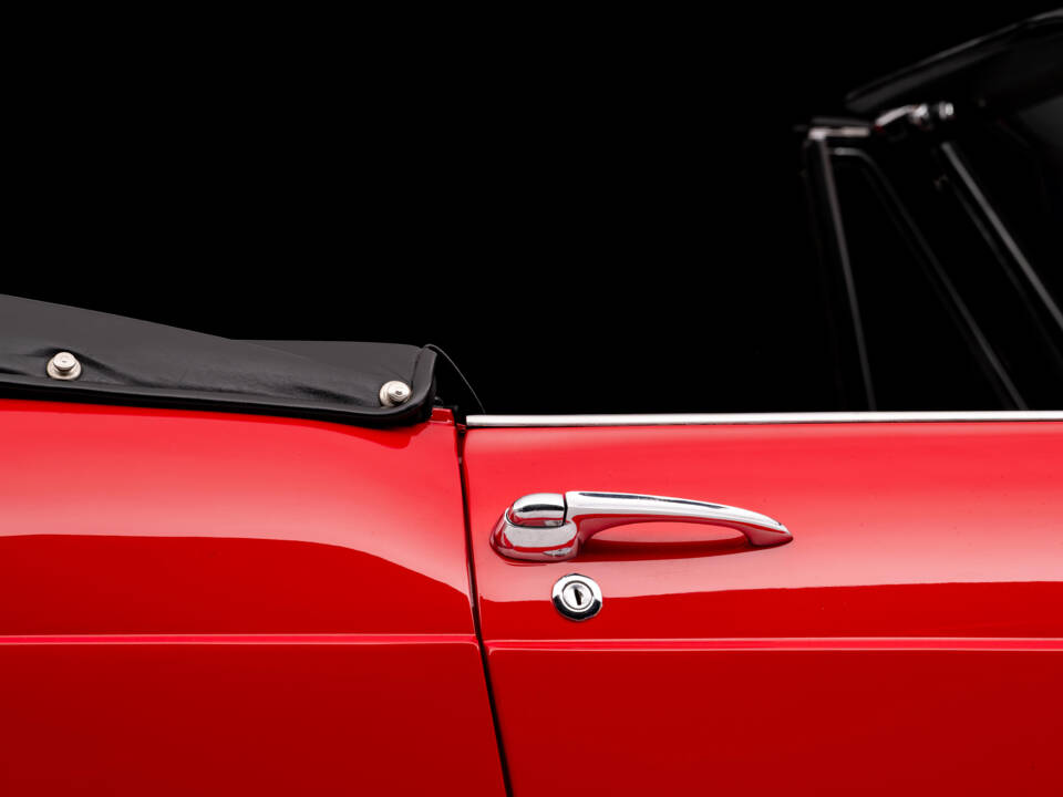 Image 15/28 of Ferrari 275 GTS (1965)