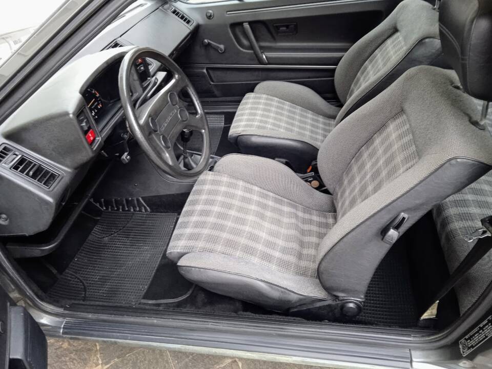 Image 24/67 de Volkswagen Scirocco II GT (1984)