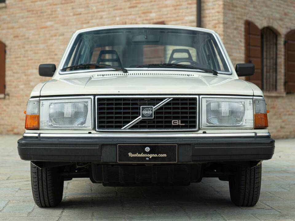 Image 3/50 of Volvo 244 GL D (1982)