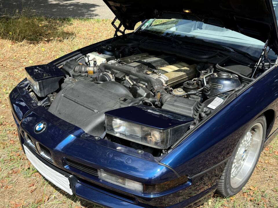 Image 9/22 of BMW 850i (1990)